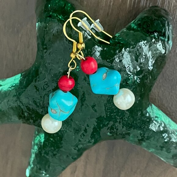 Turquoise Red Howlite & Pearl Pierced Earrings - Picture 2 of 4